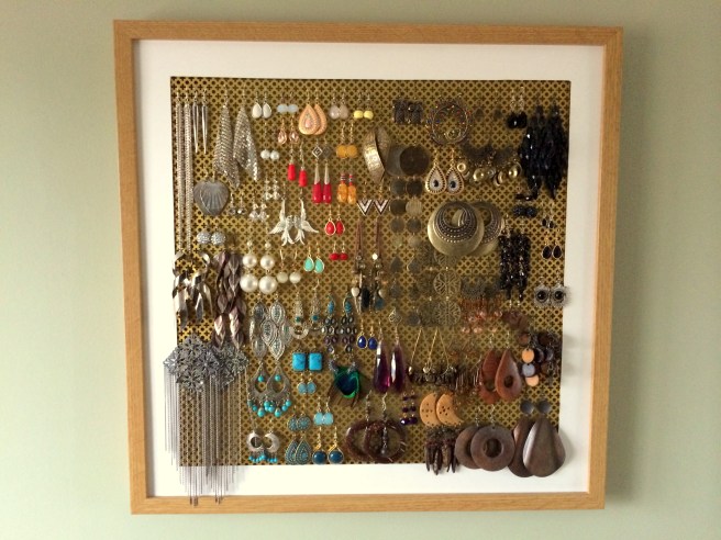 DIY Picture Frame Earring Holder Organizer1
